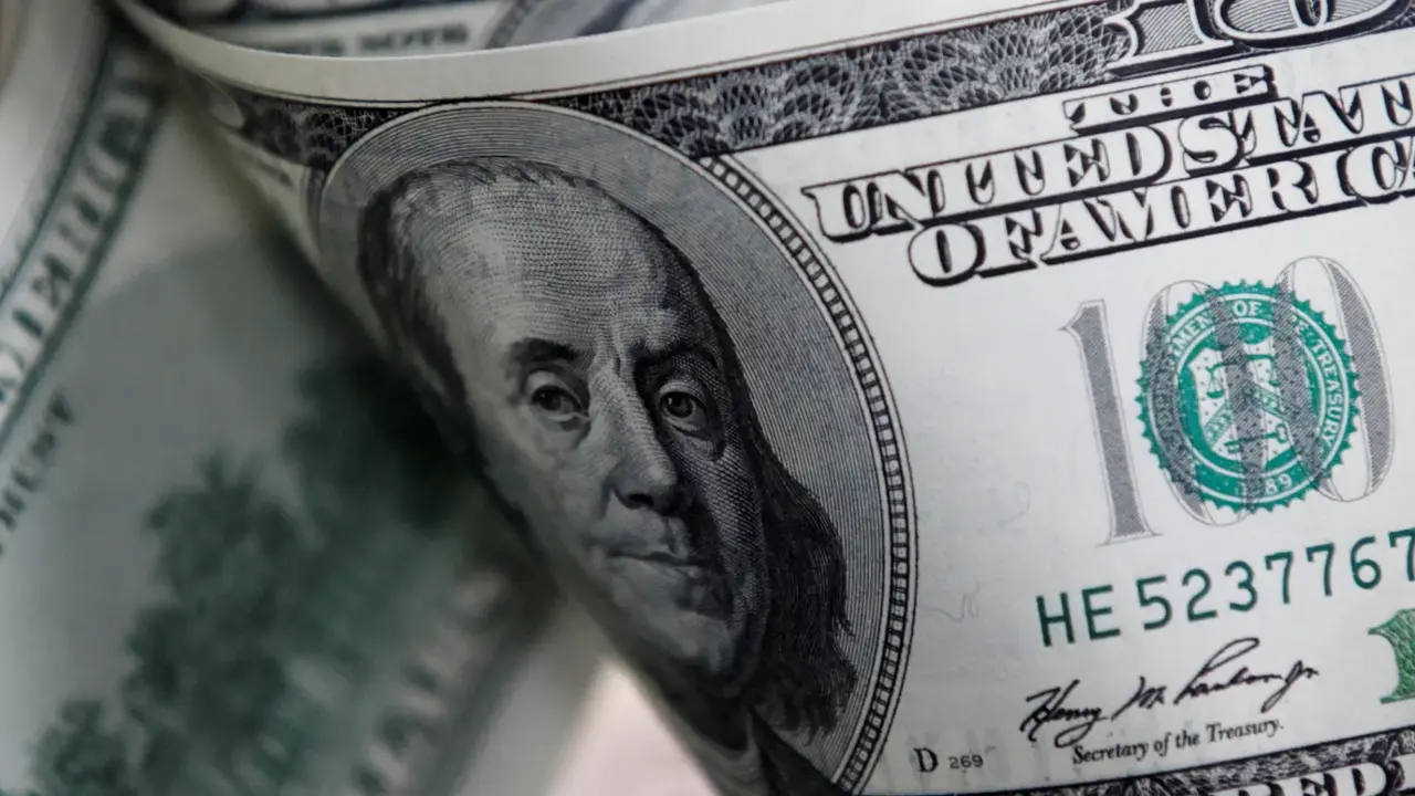 سعر صرف الدولار في العراق بتاريخ 4 مارس: هل يستمر ارتفاعه؟